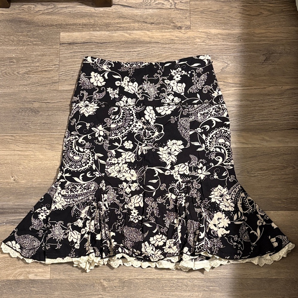 The Pyramid Collection Black and Cream Floral Midi Skirt